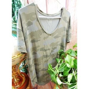 American Eagle oversized camo tee